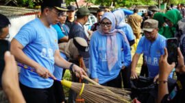 Radityo Egi Pratama saat memimpin langsung gerakan Gotong Royong Bersama, Jumat (16/5/2025), Foto: Eko/NK.