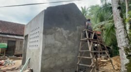 Progres pembangunan MCK Masjid Nurul Yakin capai 67 persen. Foto: Ist.