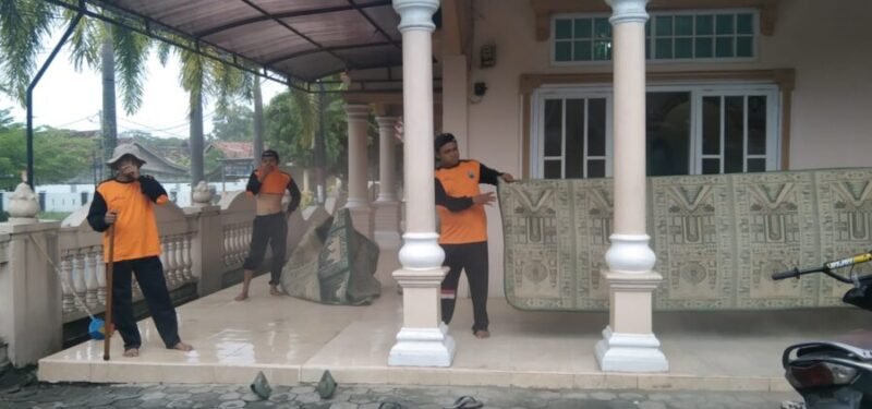 Jumat Bersih Masjid di Lampung Selatan, Jumat (23/5/2025), Foto: Eko/NK.