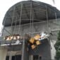 Gedung DPRD Pesawaran runtuh, Jumat (23/5/2025), Foto: Soheh/NK.