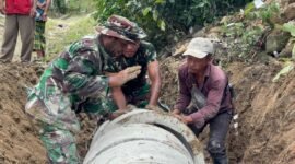 Pemasangan gorong-gorong oleh satgas TMMD, Jumat (30/5/2025), Foto: Ist.