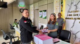 Penuntut Umum Kejari Pringsewu saat melimpahkan perkara dugaan tindak pidana korupsi LPTQ Pringsewu ke Pengadilan Tipikor Tanjung Karang, Selasa (6/5/2025), Foto: Reza/NK.