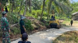Perapihan saluran drainase oleh TMMD ke-124 di Pekon Pemerihan, Rabu (7/5/2025), Foto: Ist.