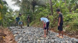 Progres pengerasan badan jalan oleh TMMD ke-124, Foto: Ist.