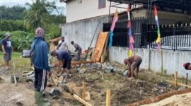 Proses pembangunan pos kamling di Pekon Pemerihan, Rabu (14/5/2025), Foto: Ist.