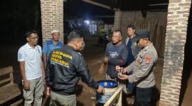 Polsek Sukoharjo saat menggerebek arena judi koprok, Minggu (1/6/2025), Foto: Reza/NK