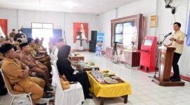 Bupati Lampung Selatan, Radityo Egi Pratama saat mengikui kegiatan launching program PHTC secara daring di Gedung BUMDes Tambah Makmur, Selasa (3/6/2025), Foto: Eko/NK.