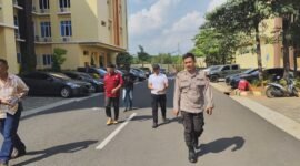 AMP dan FOKAL saat melaporkan dugaan kampanye terselubung yang dilakukan Elly Wahyuni di Polda Lampung, Rabu (4/6/2025), Foto: Soheh/NK.