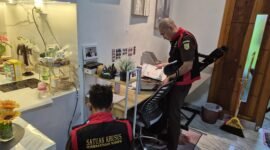 Kejari Pringsewu saat menggeledah kantor LPPAN, Selasa (3/6/2025), Foto: Reza/NK.