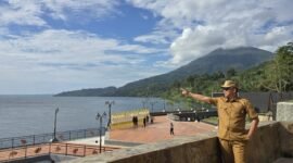 Bupati Lampung Barat meninjau persiapan peresmian Pasar Tematik Wisata, Selasa (10/6/2025), Foto: Iwan/NK.