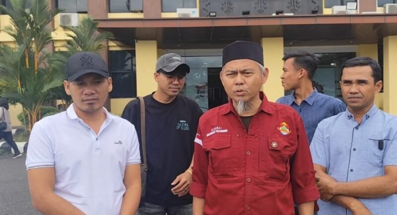 Saprudin Tanjung dan Abzari Zahroni saat mendatangi Polda Lampung, Kamis (19/6/2025), Foto: Soheh/NK.