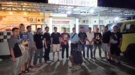 Polsek Sukoharjo saat berhasil mengamankan pelaku yang terlibat dalam jaringan penjualan kendaraan hasil tindak pidana pencurian. Foto: Reza/NK.