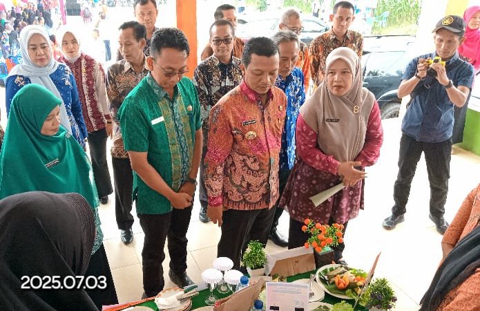 Bupati Pringsewu pada gelaran Gerakan Cegah Stunting di Pekon Pandansurat, Kamis (3/7/2025). Foto: Reza/NK.