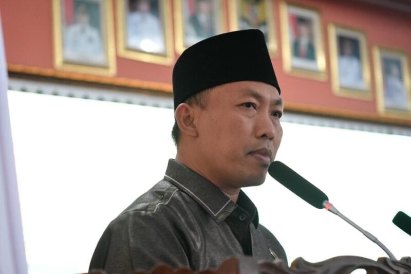 Harianto, Anggota Fraksi PAN, saat menyampaikan pandangan umum dalam Paripurna KUPA dan PPAS Perubahan APBD 2025 di Ruang Sidang DPRD, Senin (14/7/2025). Foto: Soheh/NK.