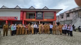 Bupati Lampung Barat, Parosil Mabsus saat melakukan sidak ke MPP, Senin (14/7/2025). Foto: Iwan/NK.