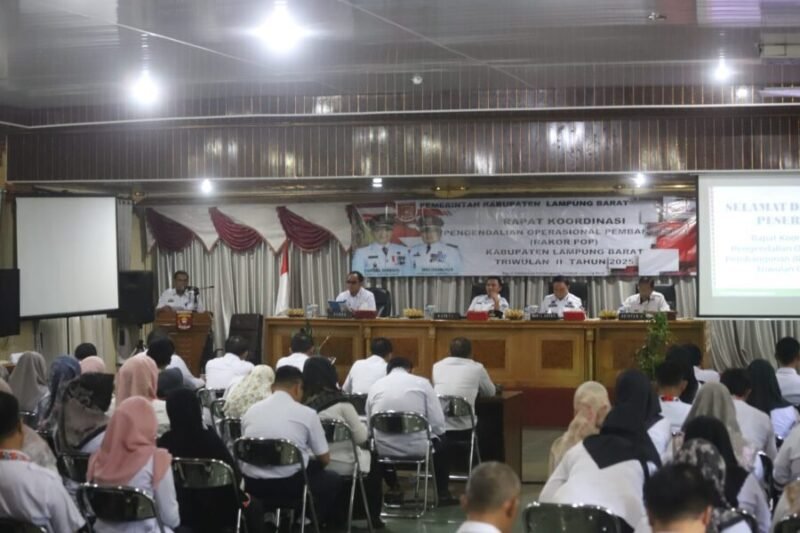 Bupati Lampung Barat, Parosil Mabsus saat memberikan arahan pada Rakor POP, Rabu (16/7/2025). Foto: Iwan/NK.