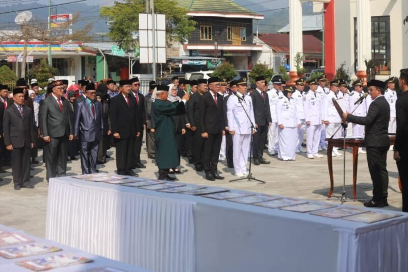 Pelantikan Pejabat di lingkungan Pemkab Lampung Barat oleh Bupati Parosil Mabsus, Rabu (23/7/2025). Foto: Iwan/NK.