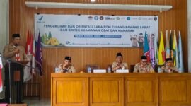 Kepala BPOM Tulang Bawang, Rahmat Hidayat, saat menyampaikan sambutan usai pengukuhan, Kamis (21/8/2025). Foto: Arie/NK.