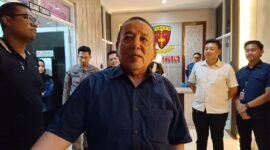 Mantan Gubernur Lampung Arinal Djunaidi saat diperiksa Kejati Lampung, Kamis (4/9/2025) malam. F: Tribunlampung