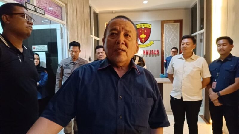 Mantan Gubernur Lampung Arinal Djunaidi saat diperiksa Kejati Lampung, Kamis (4/9/2025) malam. F: Tribunlampung