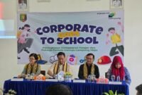 Program
Corporate Goes to School merupakan inisiatif yang dirancang untuk menjembatani
kesenjangan antara dunia pendidikan kejuruan dan tuntutan industri. Saat ini, b anyak lulusan Sekolah
Menengah Kejuruan (SMK) menghadapi tantangan dalam memasuki dunia kerja karena kurangnya
keselarasan antara kompetensi yang diajarkan di sekolah dengan kebutuhan riil di lapangan. F: Kadisdik Lampung Thomas Amirico dan Kadisnaker Agus Nompitu