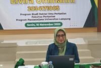 Kepala Dinas Ketahanan Pangan, Tanaman Pangan, dan Hortikultura (KPTH) Lampung, Elvira Umihani baru saja meraih gelar Doktor Ilmu Pertanian dari Universitas Lampung pada Senin, 10 November 2025.