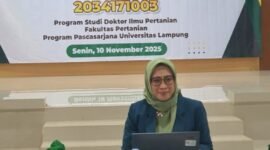 Kepala Dinas Ketahanan Pangan, Tanaman Pangan, dan Hortikultura (KPTH) Lampung, Elvira Umihani baru saja meraih gelar Doktor Ilmu Pertanian dari Universitas Lampung pada Senin, 10 November 2025.