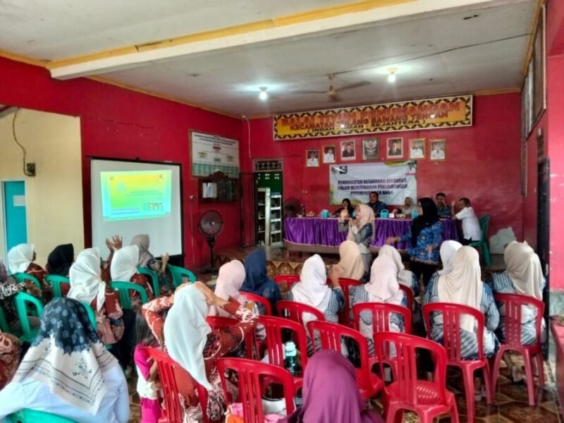 Pelaksanaan kegiatan peningkatan ketahanan keluarga di Aula Balai Tiyuh Penumangan, Selasa (17/12/2025). Foto: Arie/NK.