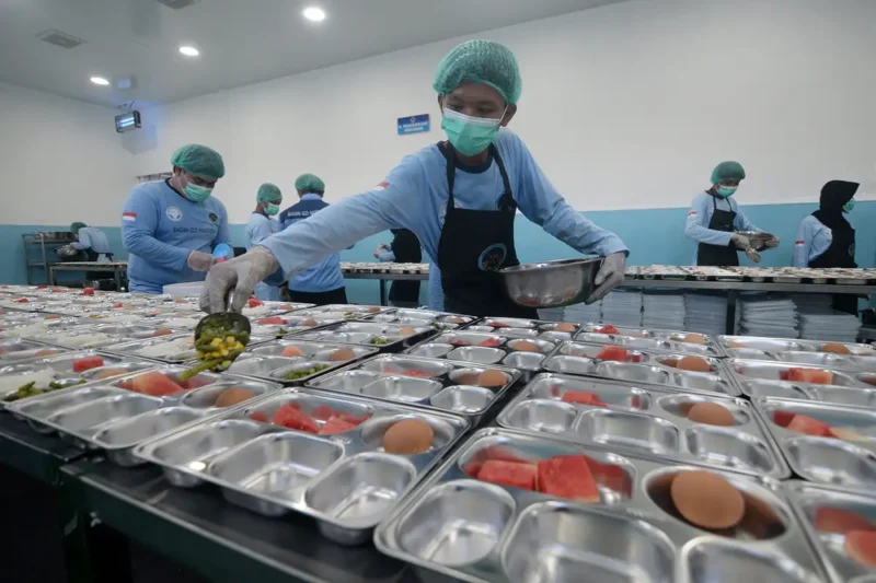 Aktivitas di dapur mitra MBG rentan terjadi pelanggaran SOP. (Foto: ist)